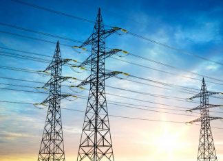 poste com fios de energia da neoenergia