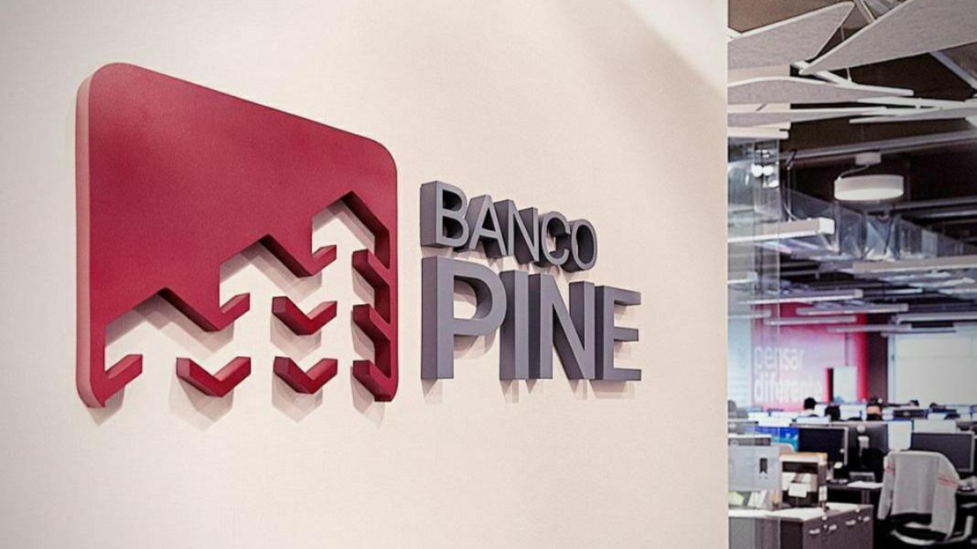 banco pine e logo